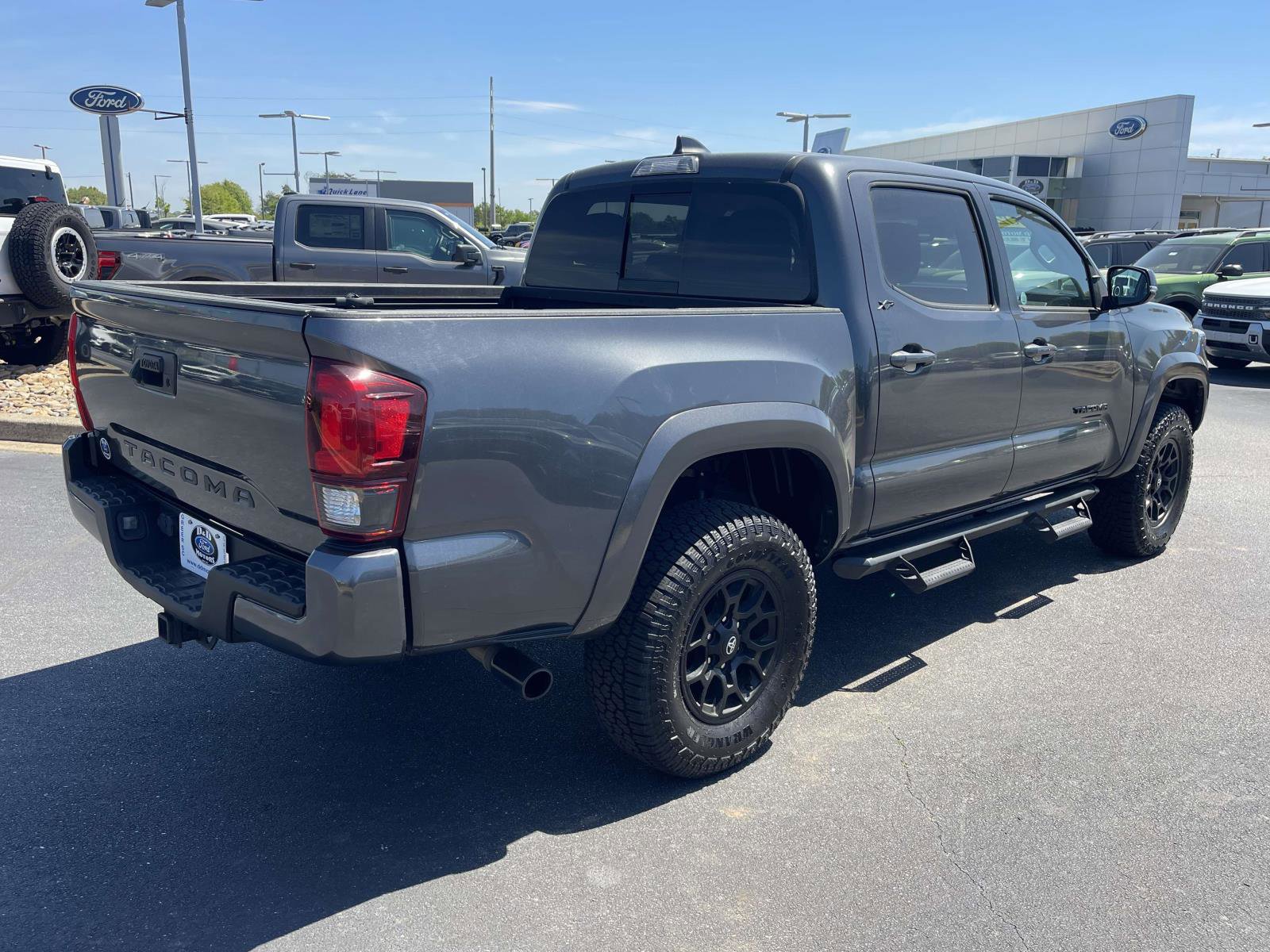 Used 2022 Toyota Tacoma SR5 w/ Technology Package RWD image 6