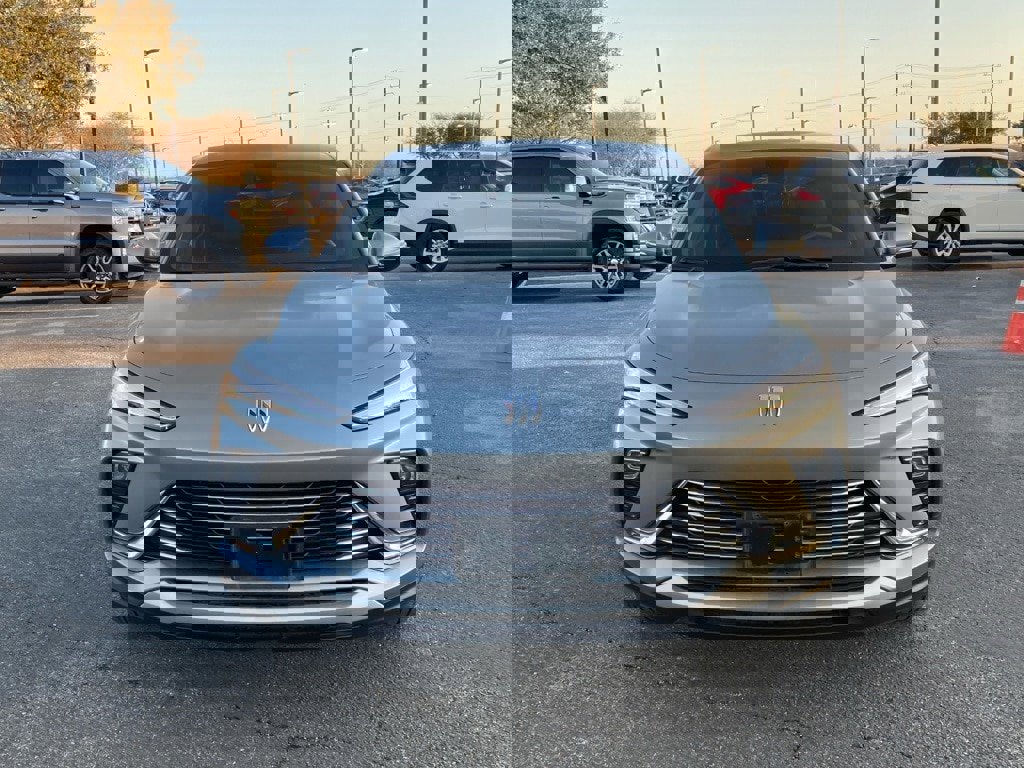 Used 2025 Buick Envista Preferred image 2