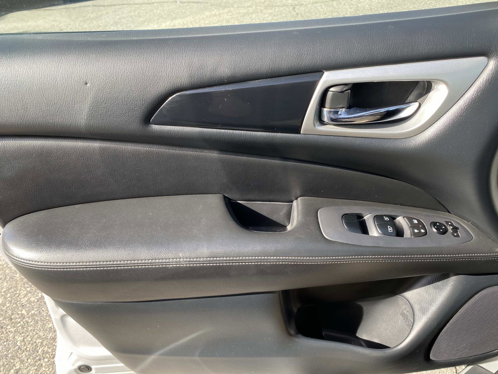 Used 2020 Nissan Pathfinder SV AWD/4WD image 17