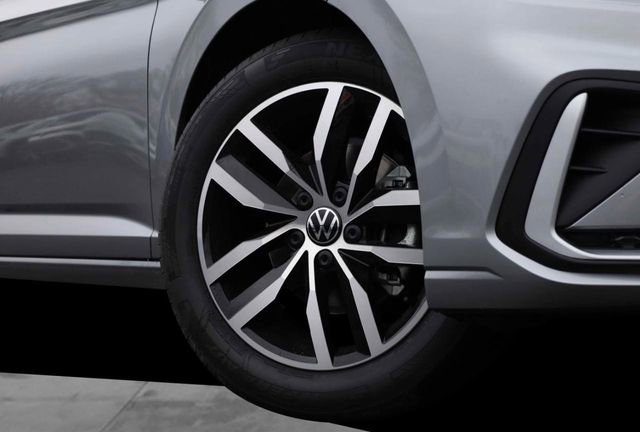 New 2026 Volkswagen Jetta SE image 3