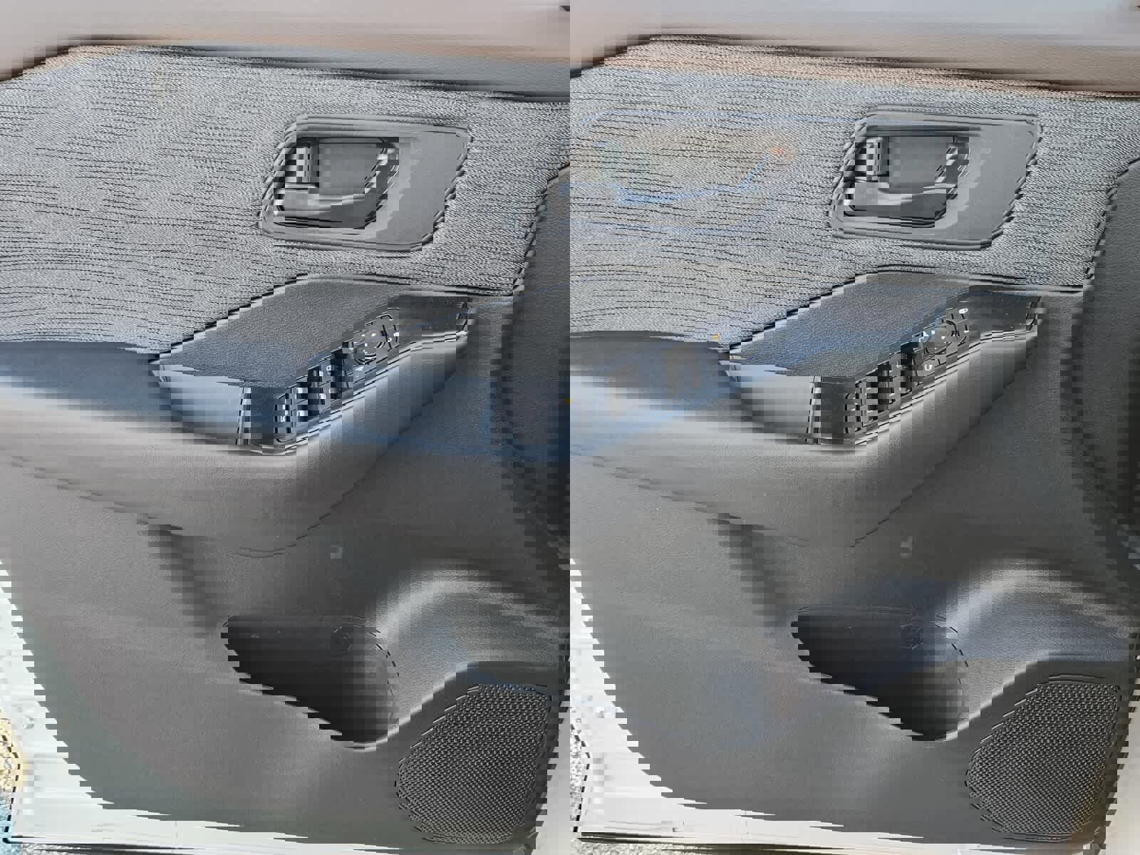 Used 2023 Nissan Rogue S image 16