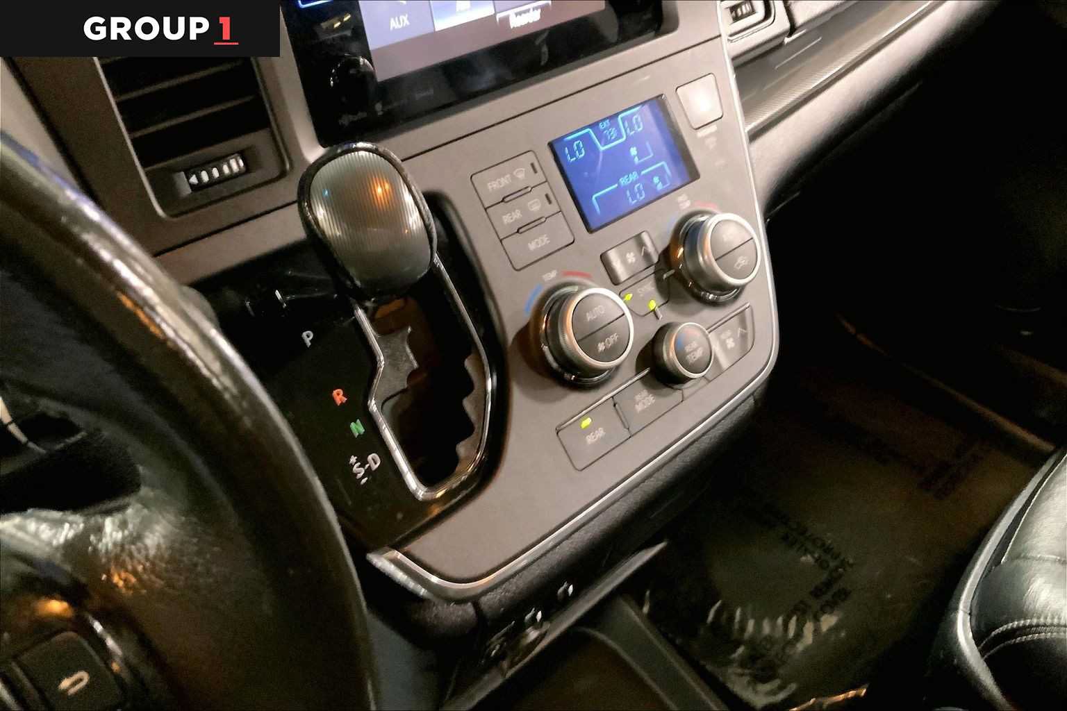 Used 2017 Toyota Sienna SE FWD image 17