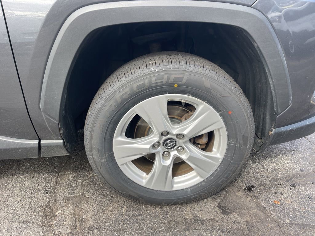 Used 2019 Toyota RAV4 XLE w/ Convenience Package image 9