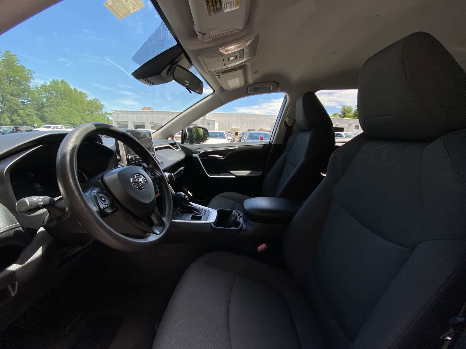 Used 2025 Toyota RAV4 XLE AWD/4WD image 21
