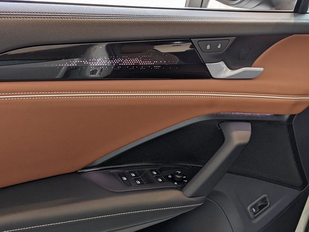 New 2026 Volkswagen Tiguan SEL R-Line image 10