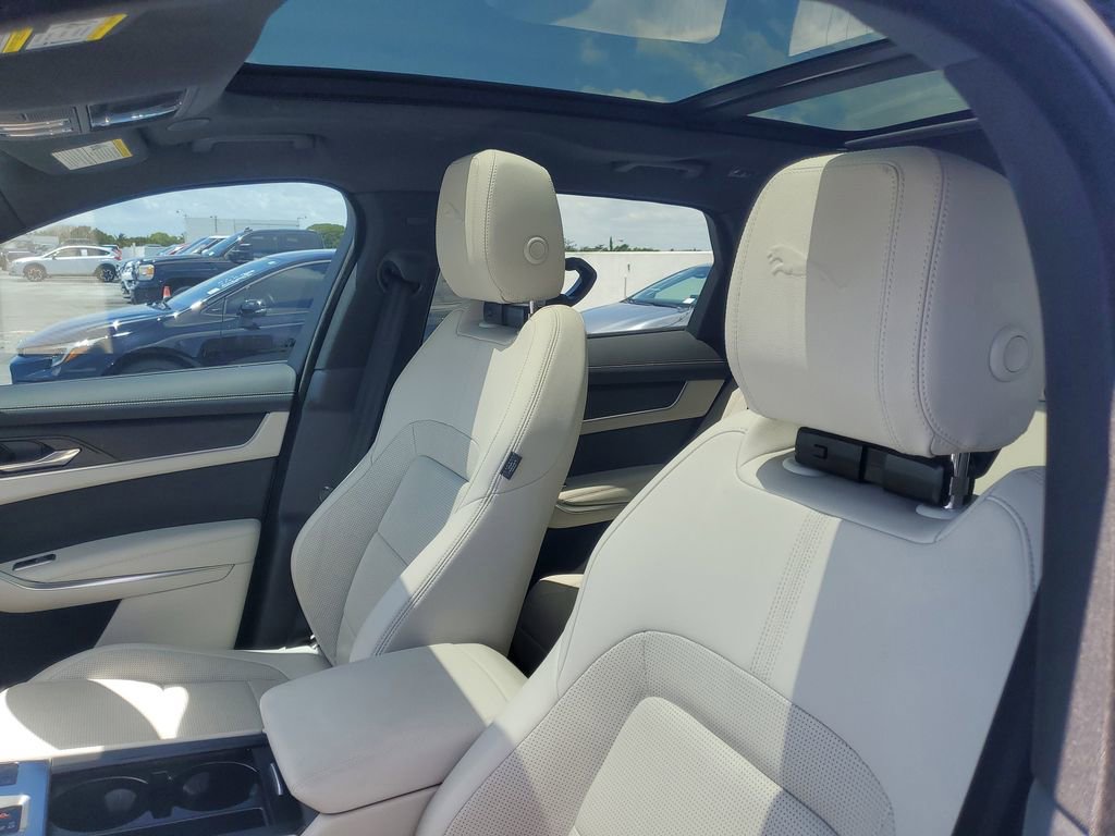 Used 2025 Jaguar F-PACE R-Dynamic S AWD/4WD image 17