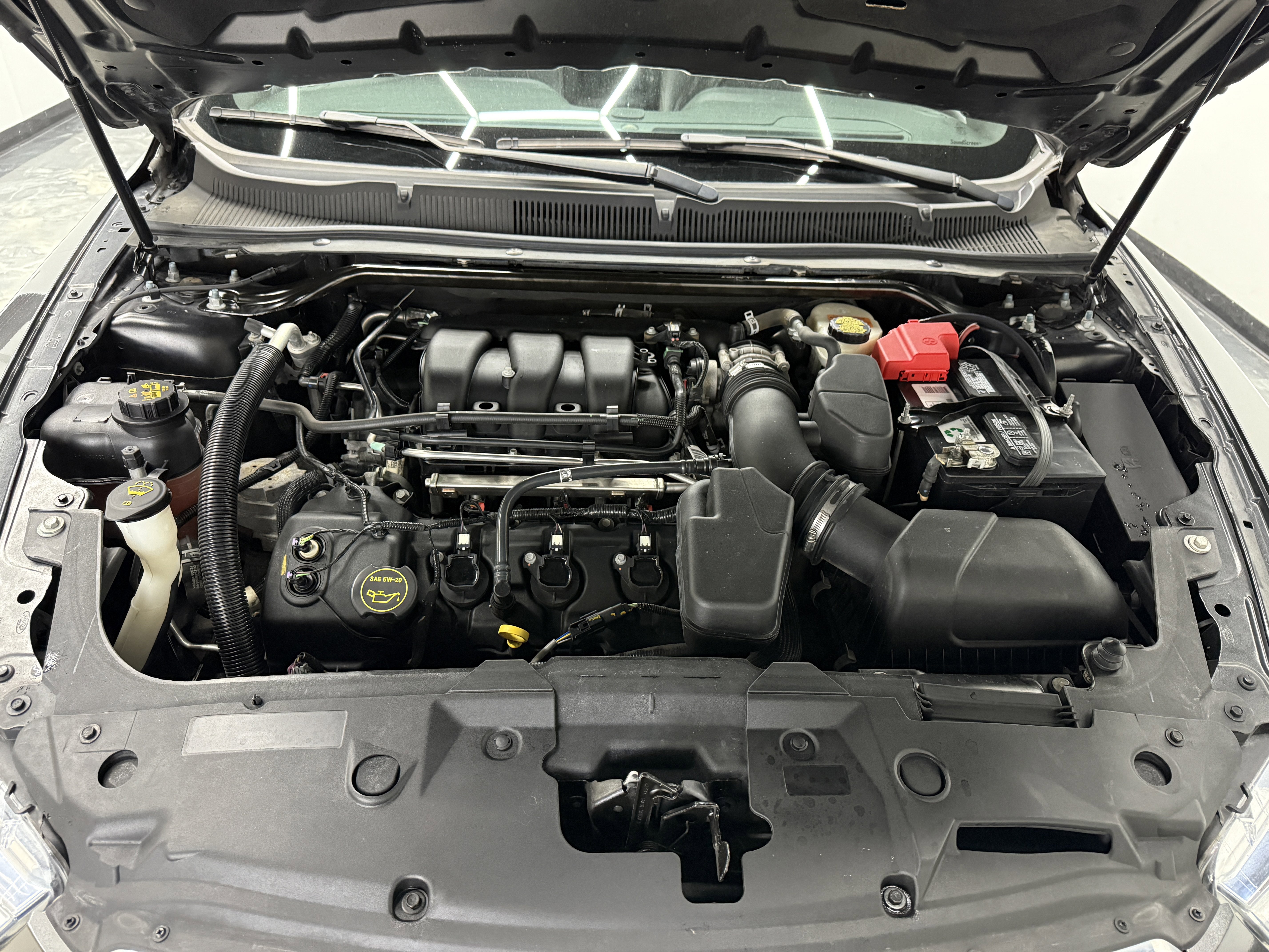 Used 2017 Ford Taurus Limited image 29