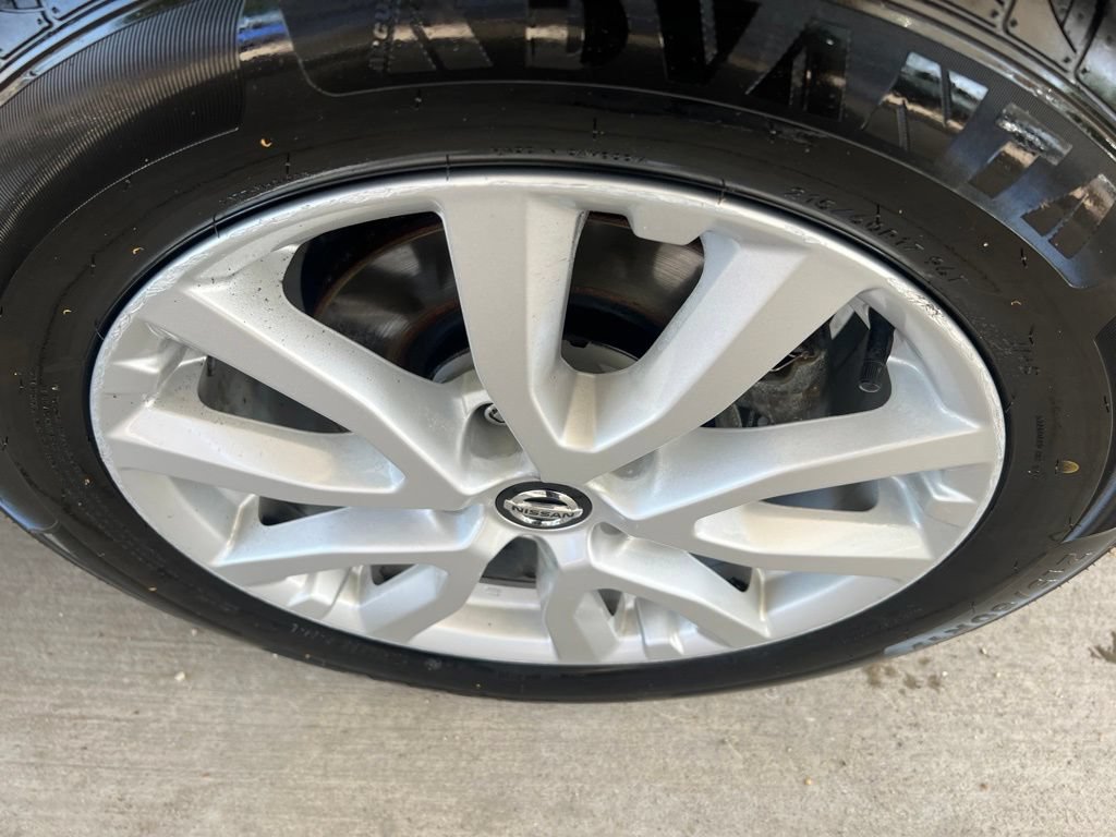 Used 2022 Nissan Rogue Sport SV AWD/4WD image 39