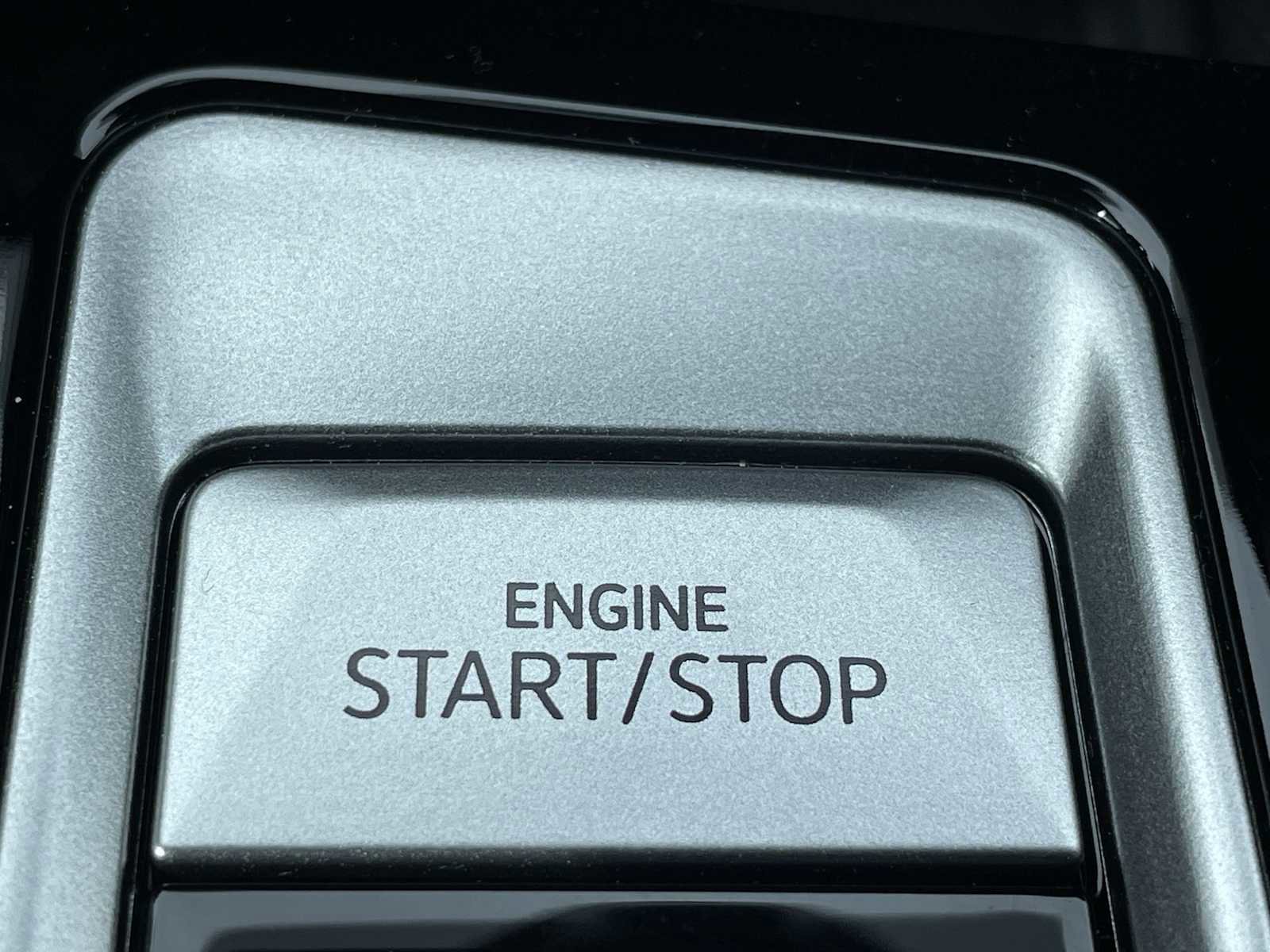 Used 2024 Volkswagen Atlas Cross Sport SEL Premium R-Line image 20