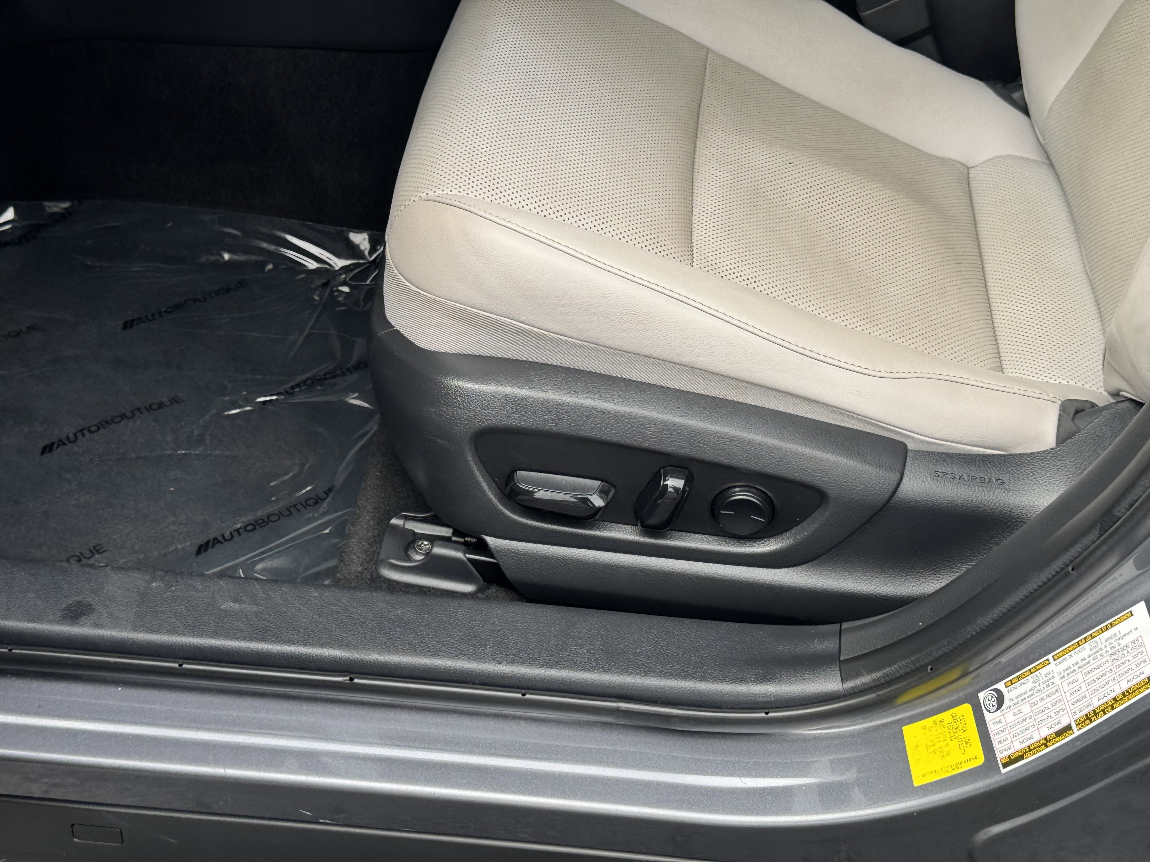 Used 2019 Lexus UX 250h w/ Premium Package AWD/4WD image 30