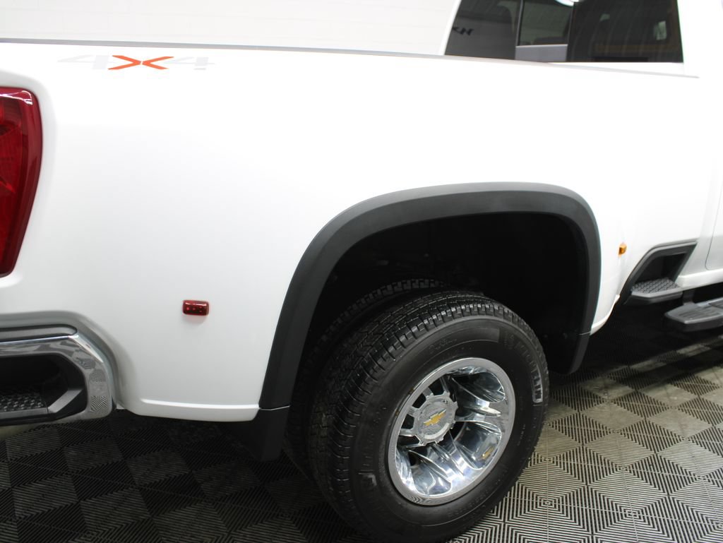 Used 2024 Chevrolet Silverado 3500 LTZ w/ LTZ Convenience Package AWD/4WD image 44