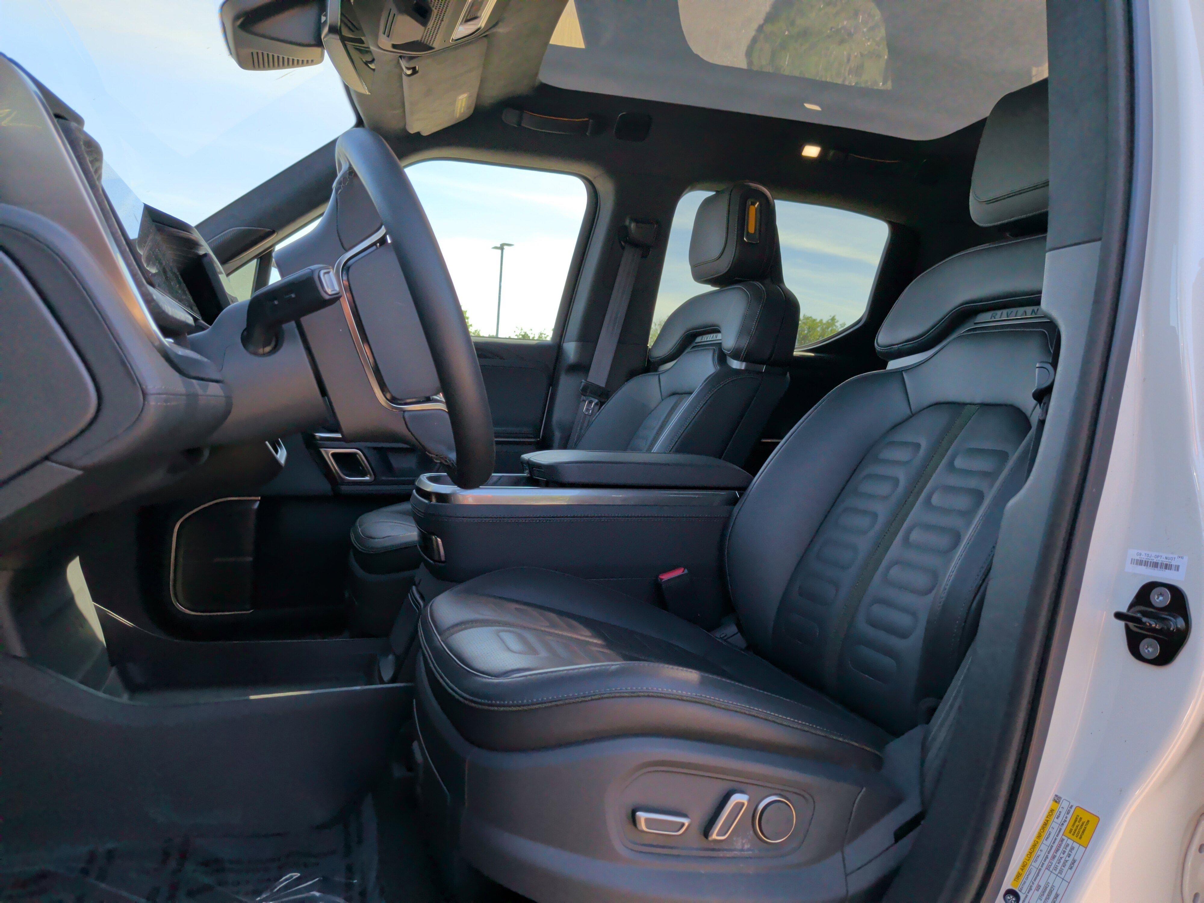 Used 2022 Rivian R1T Adventure AWD/4WD image 16