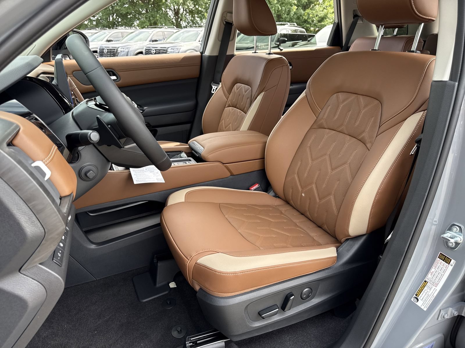 New 2026 Nissan Pathfinder Platinum FWD image 15