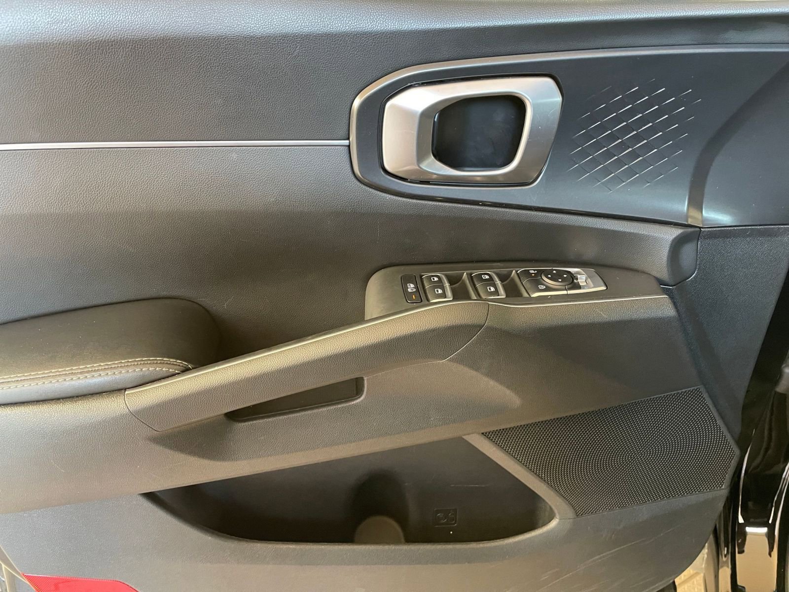 Used 2024 Kia Sorento S image 21