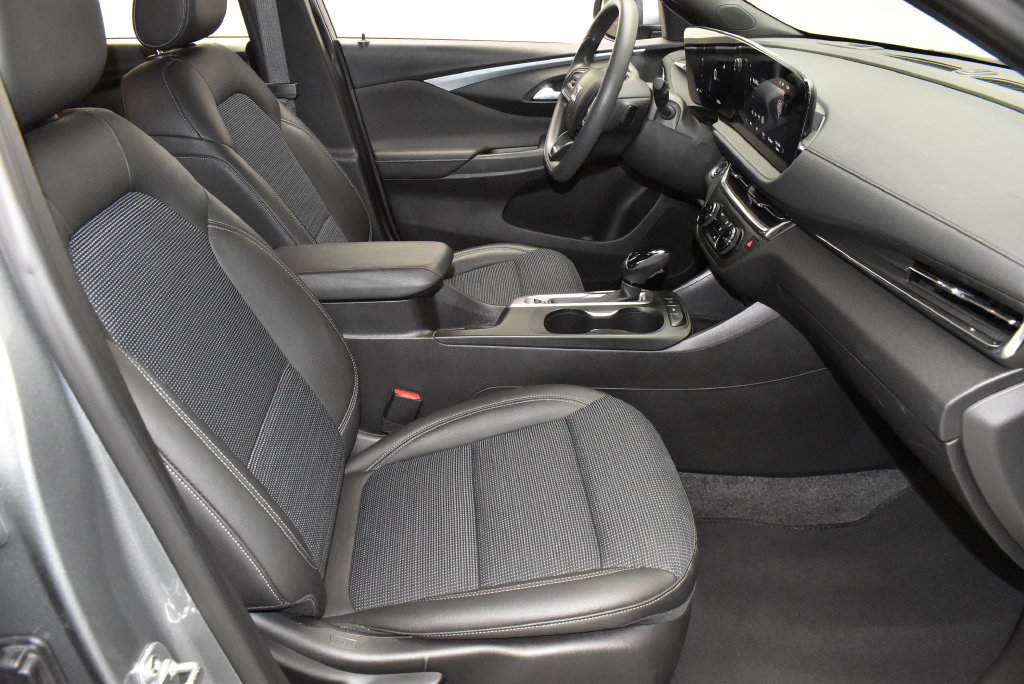 Used 2025 Buick Envista Preferred FWD image 21