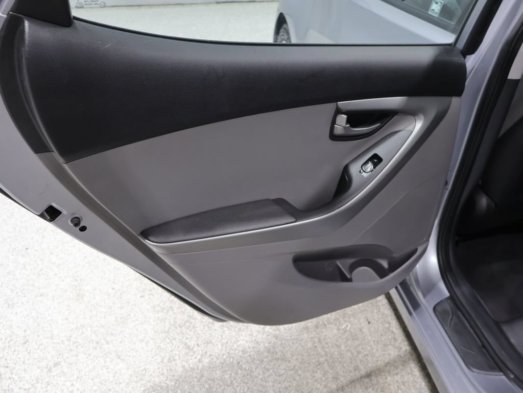 Used 2016 Hyundai Elantra SE FWD image 17
