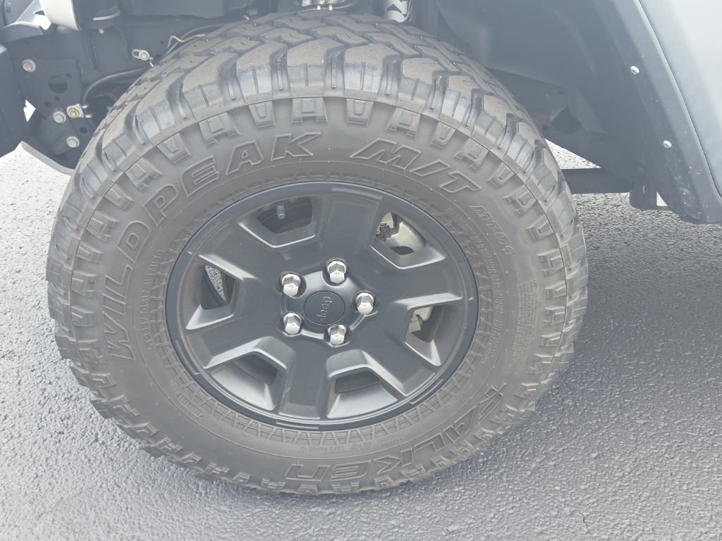 Used 2022 Jeep Gladiator Mojave w/ Cold Weather Group AWD/4WD image 9