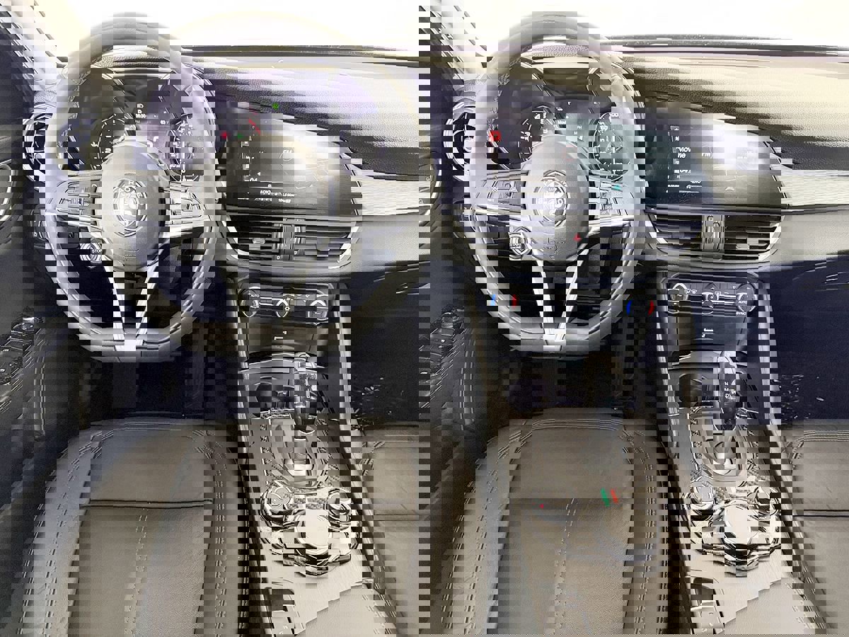 Used 2017 Alfa Romeo Giulia image 48