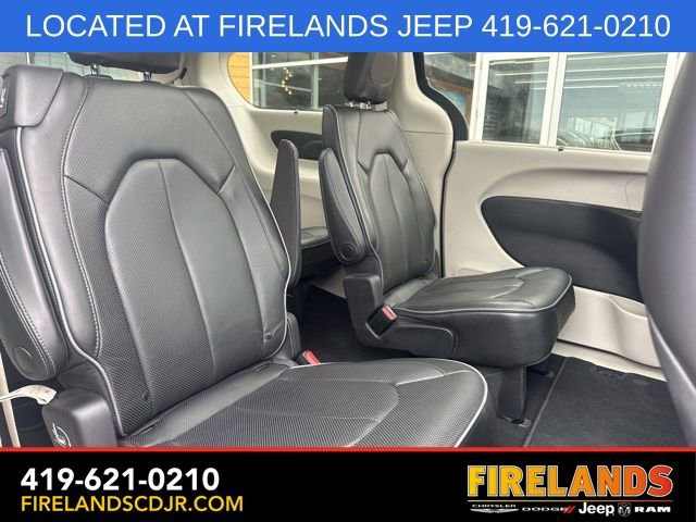 Used 2020 Chrysler Pacifica Limited image 14