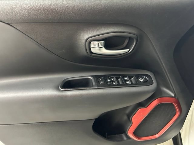 Used 2021 Jeep Renegade Trailhawk AWD/4WD image 17