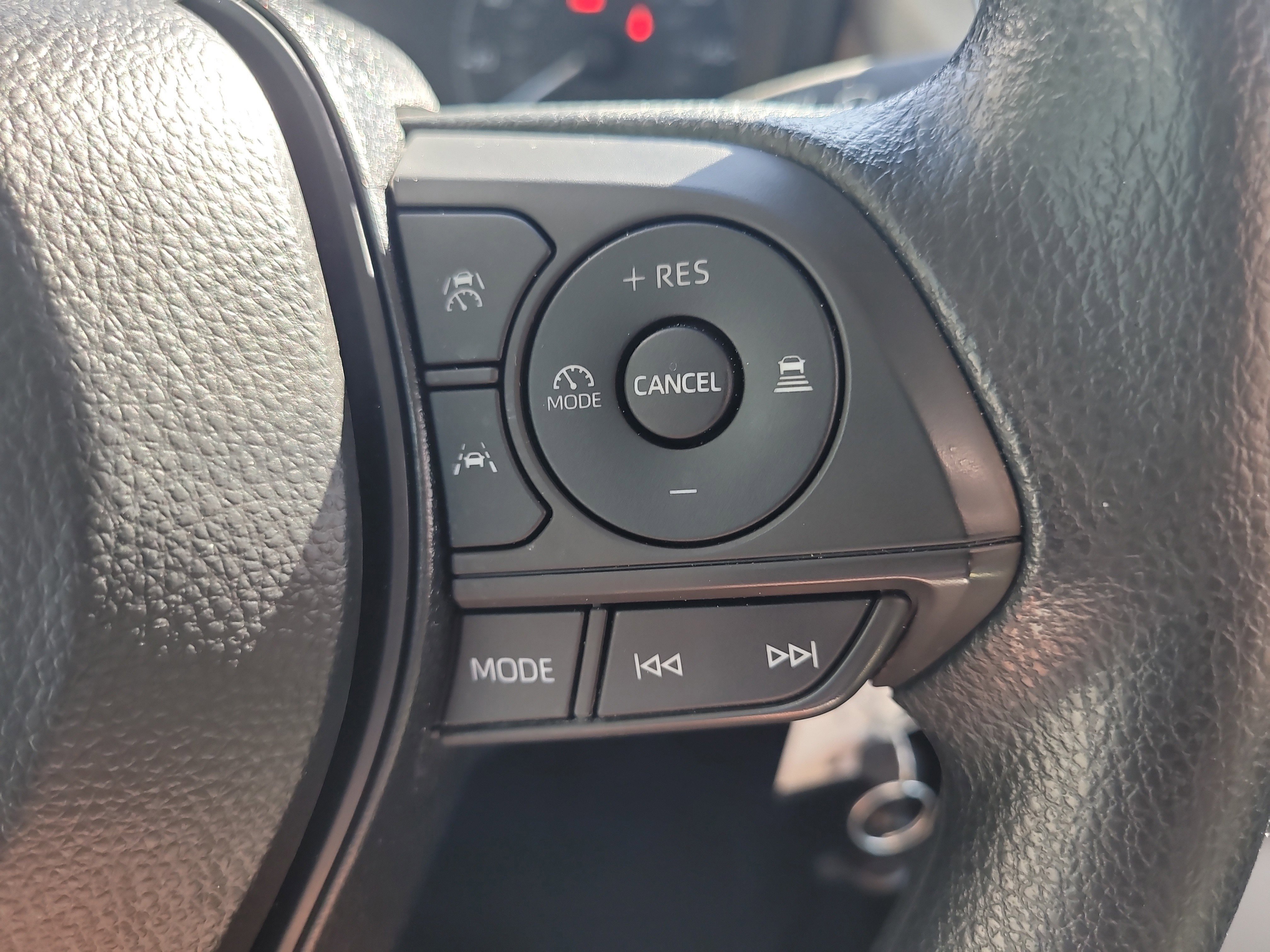 Used 2025 Toyota Corolla LE FWD image 28
