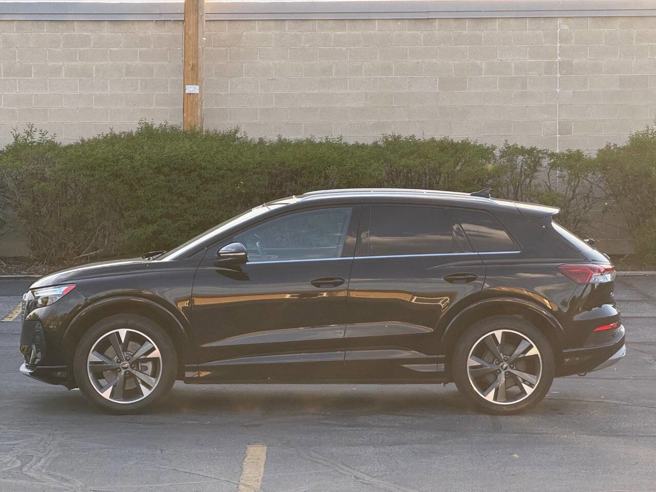 Used 2022 Audi Q4 e-tron Premium AWD/4WD image 8