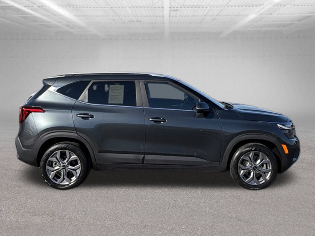 Used 2024 Kia Seltos S AWD/4WD image 11