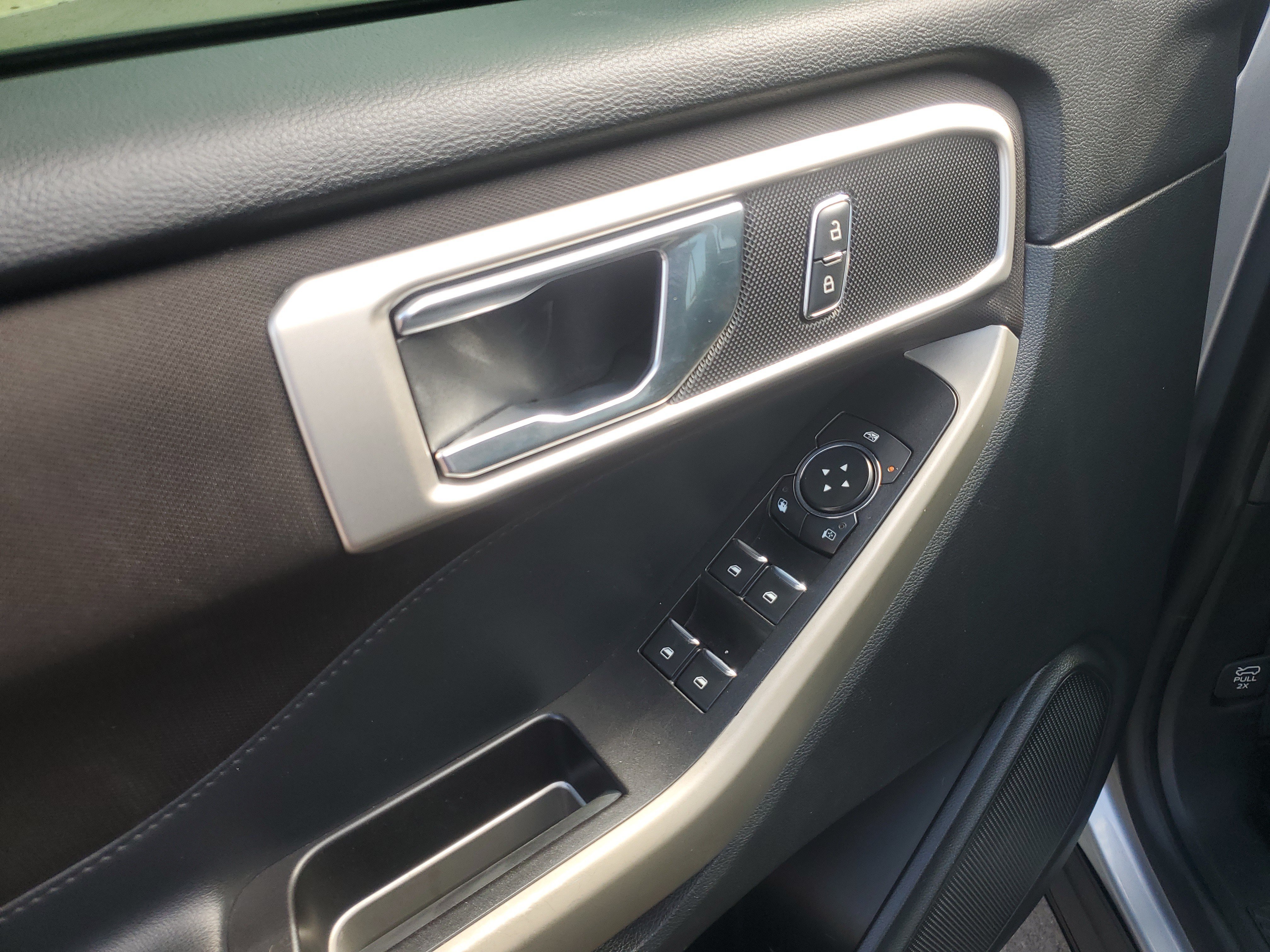 Used 2020 Ford Explorer XLT RWD image 12