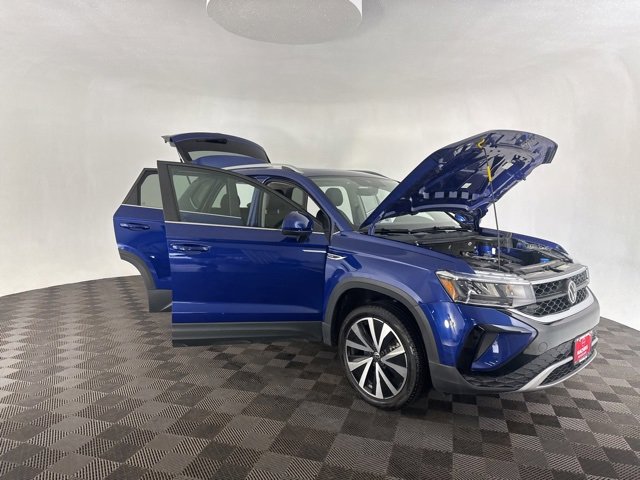Used 2023 Volkswagen Taos SE w/ Panoramic Sunroof Package image 9