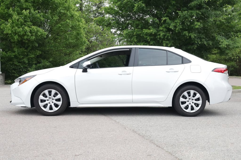 Used 2026 Toyota Corolla LE FWD image 4