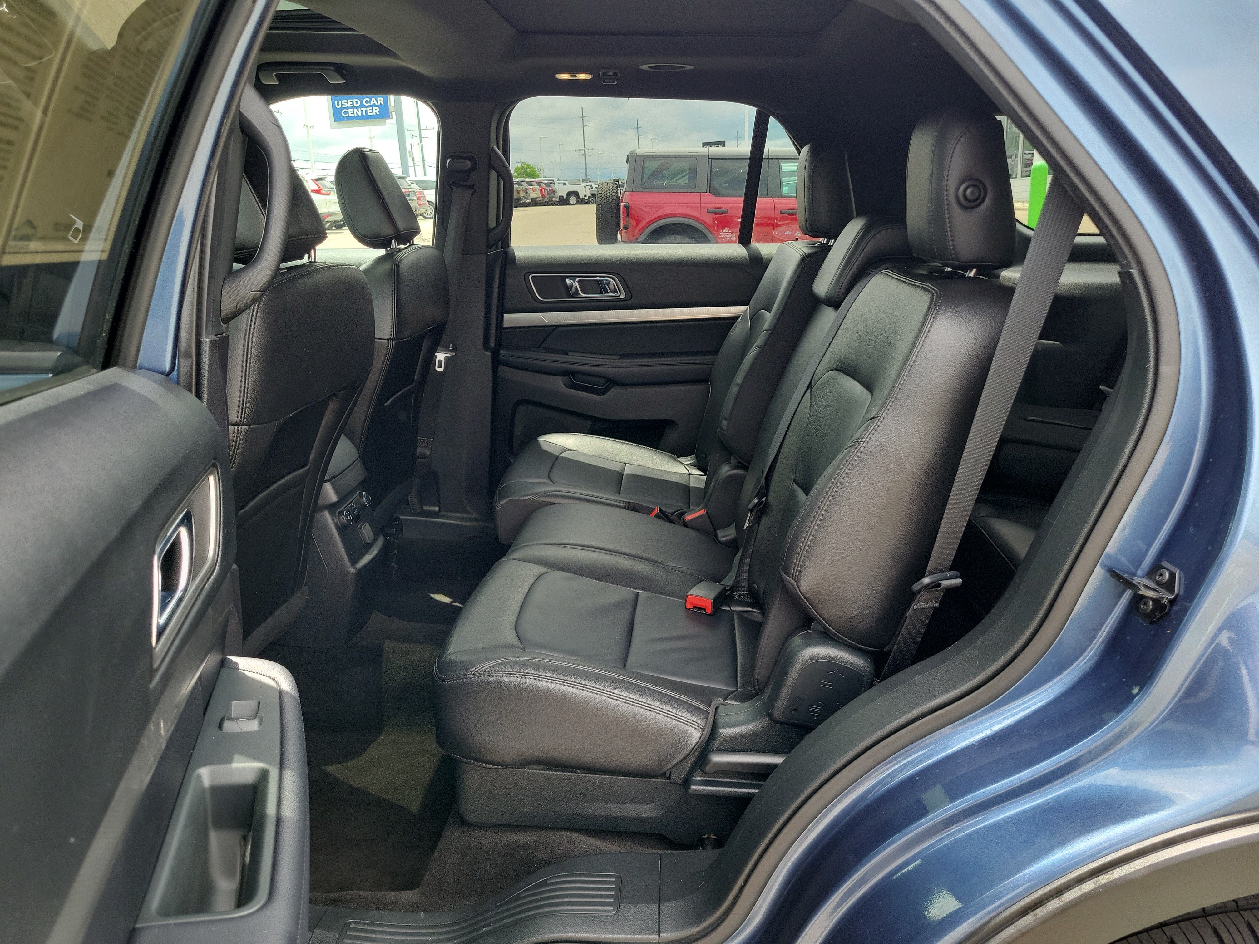 Used 2018 Ford Explorer XLT w/ Equipment Group 202A AWD/4WD image 13