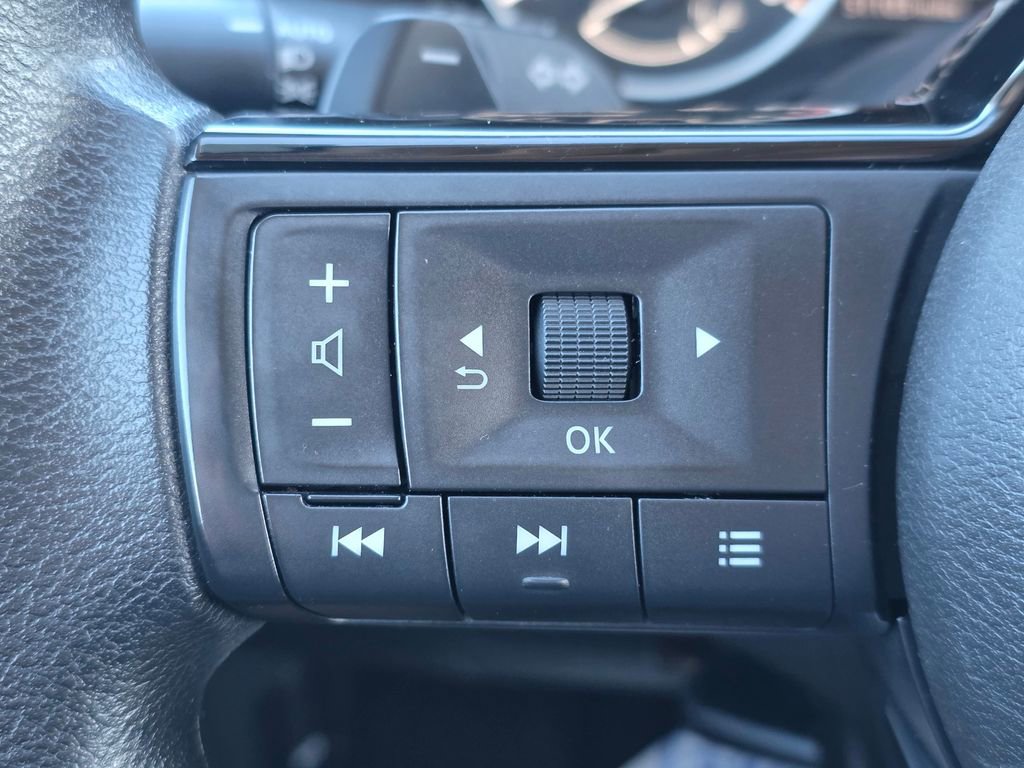 Used 2023 Nissan Rogue SV image 44