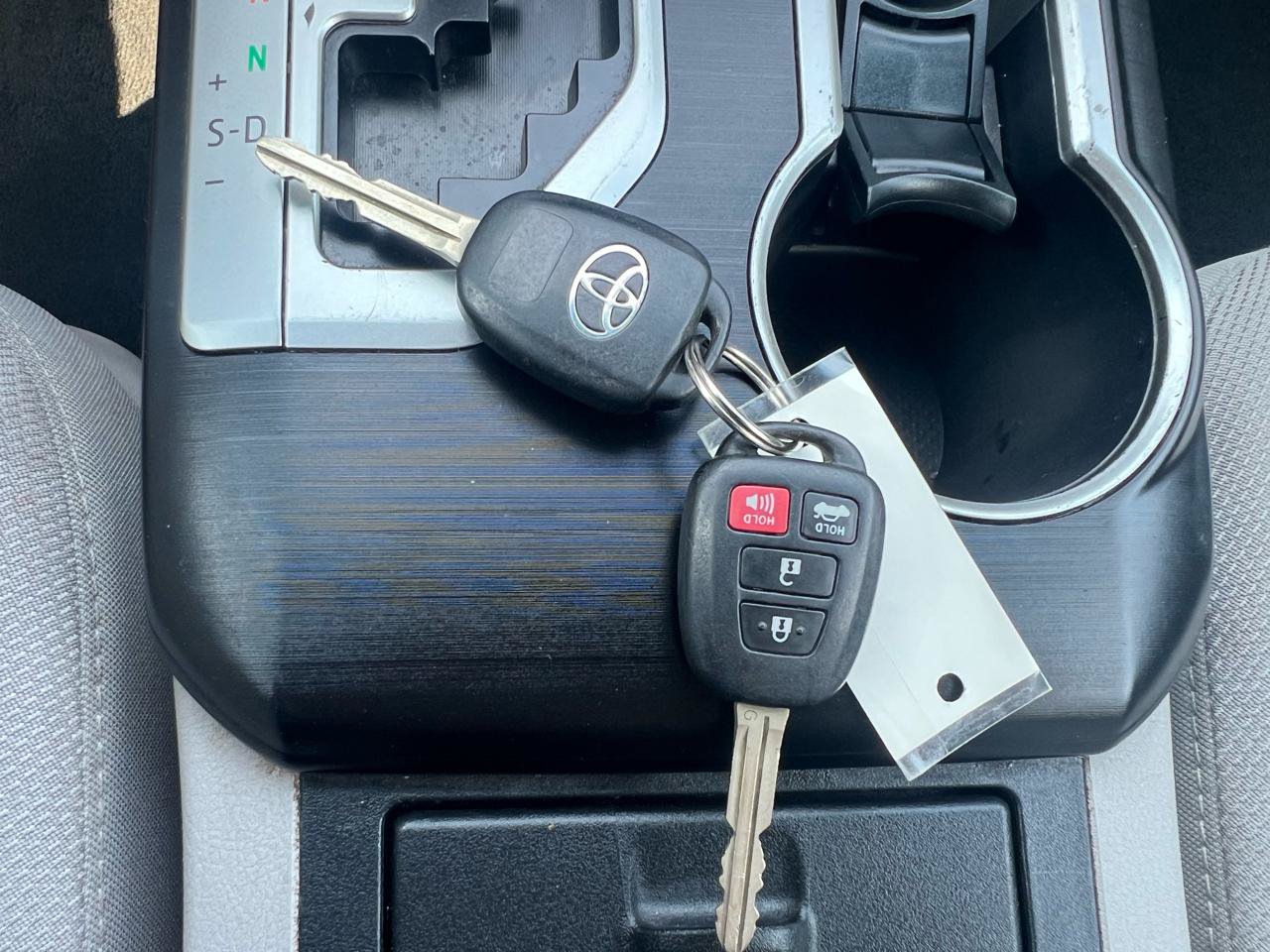 Used 2012 Toyota Camry LE FWD image 18