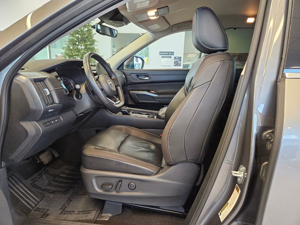Certified 2023 Nissan Pathfinder SL image 16