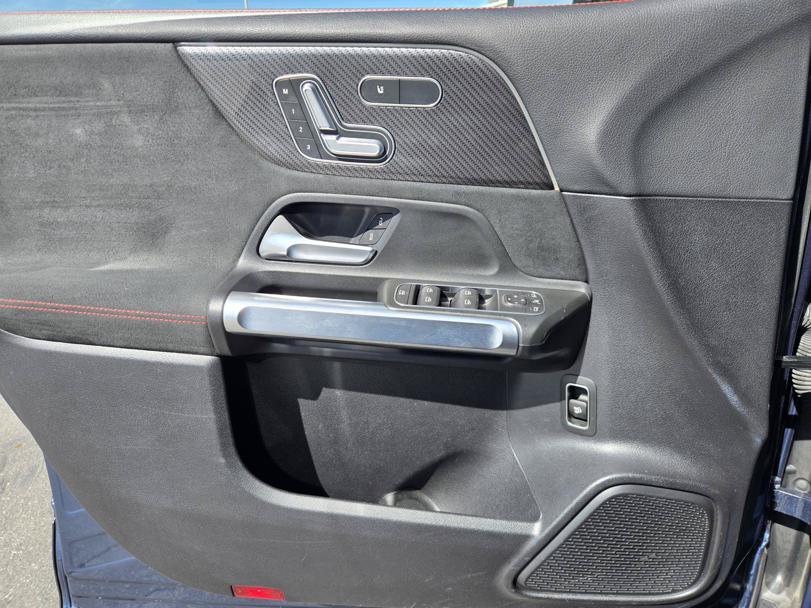 Used 2021 Mercedes-Benz GLB 250 image 20