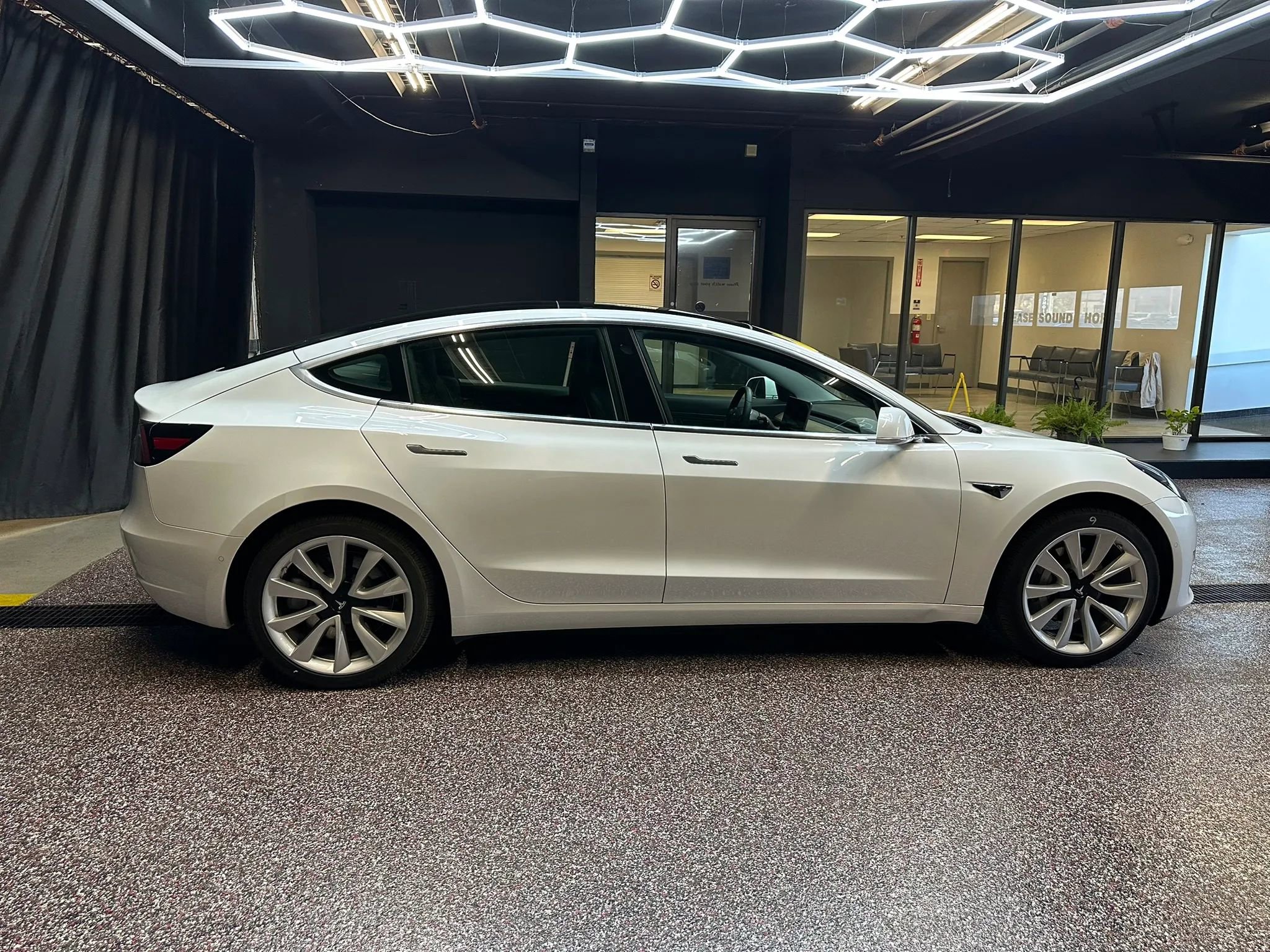 Used 2020 Tesla Model 3 Standard Range Plus image 8