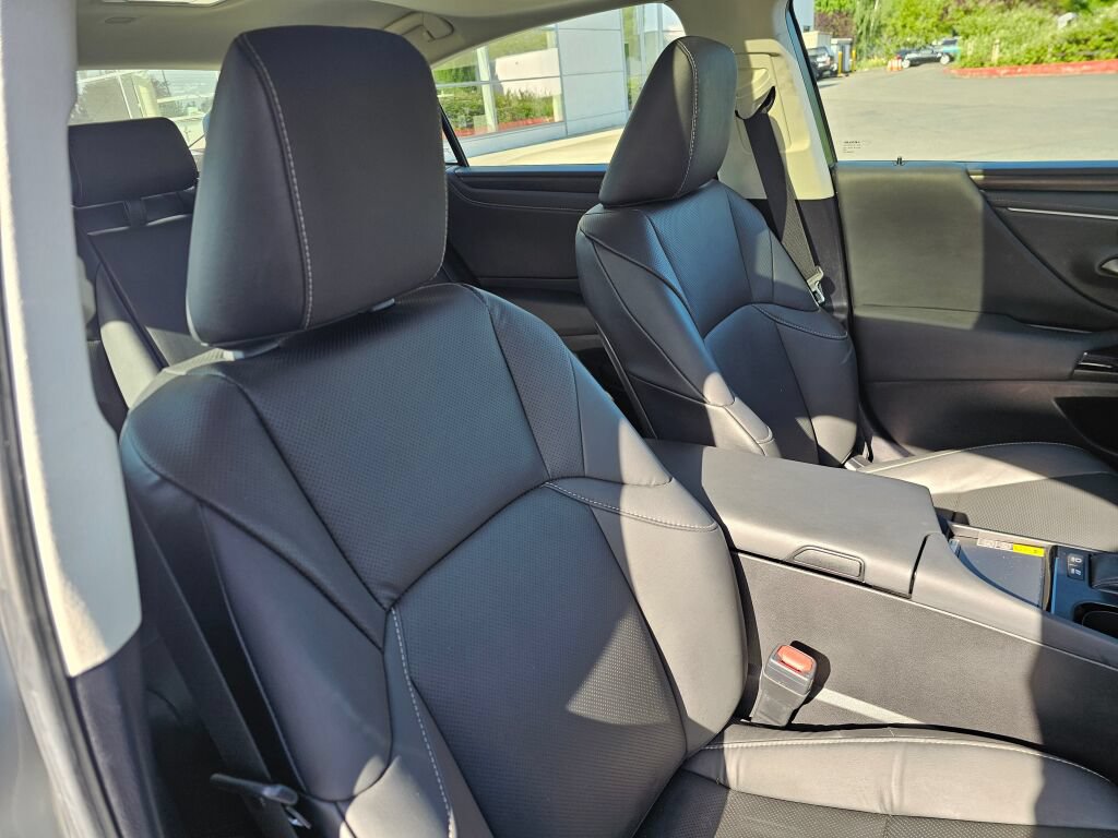 Used 2025 Lexus ES 300h w/ Premium Package FWD image 12
