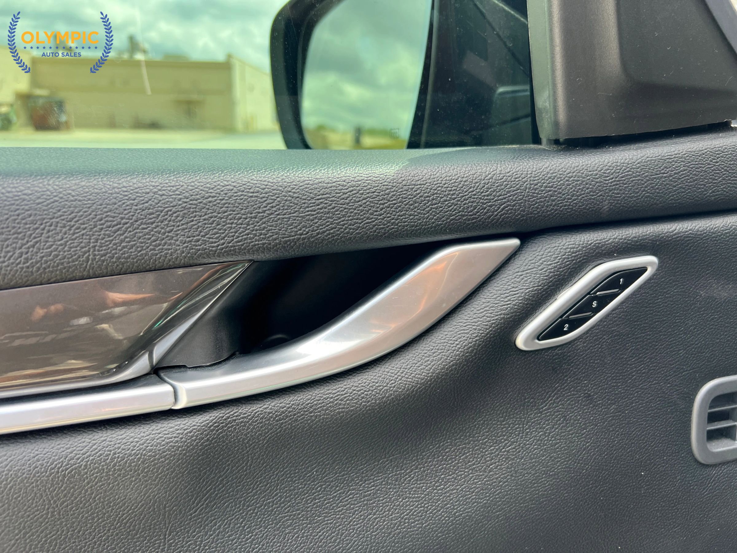 Used 2015 Maserati Ghibli image 31