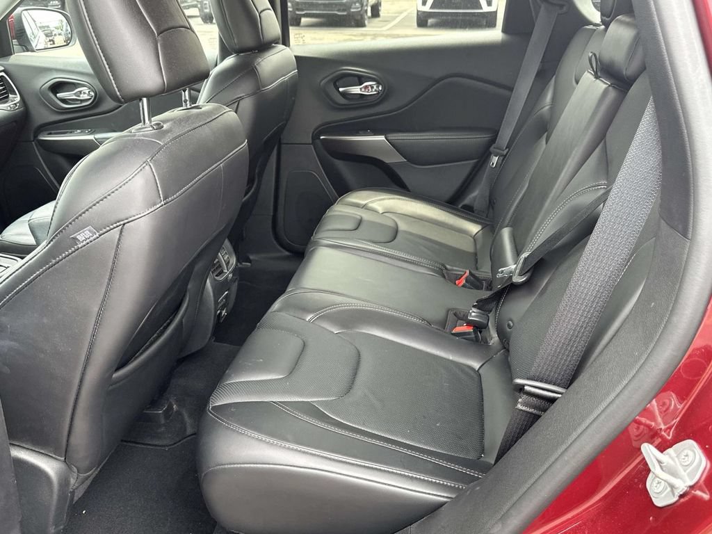Used 2019 Jeep Cherokee Overland w/ Technology Group AWD/4WD image 12