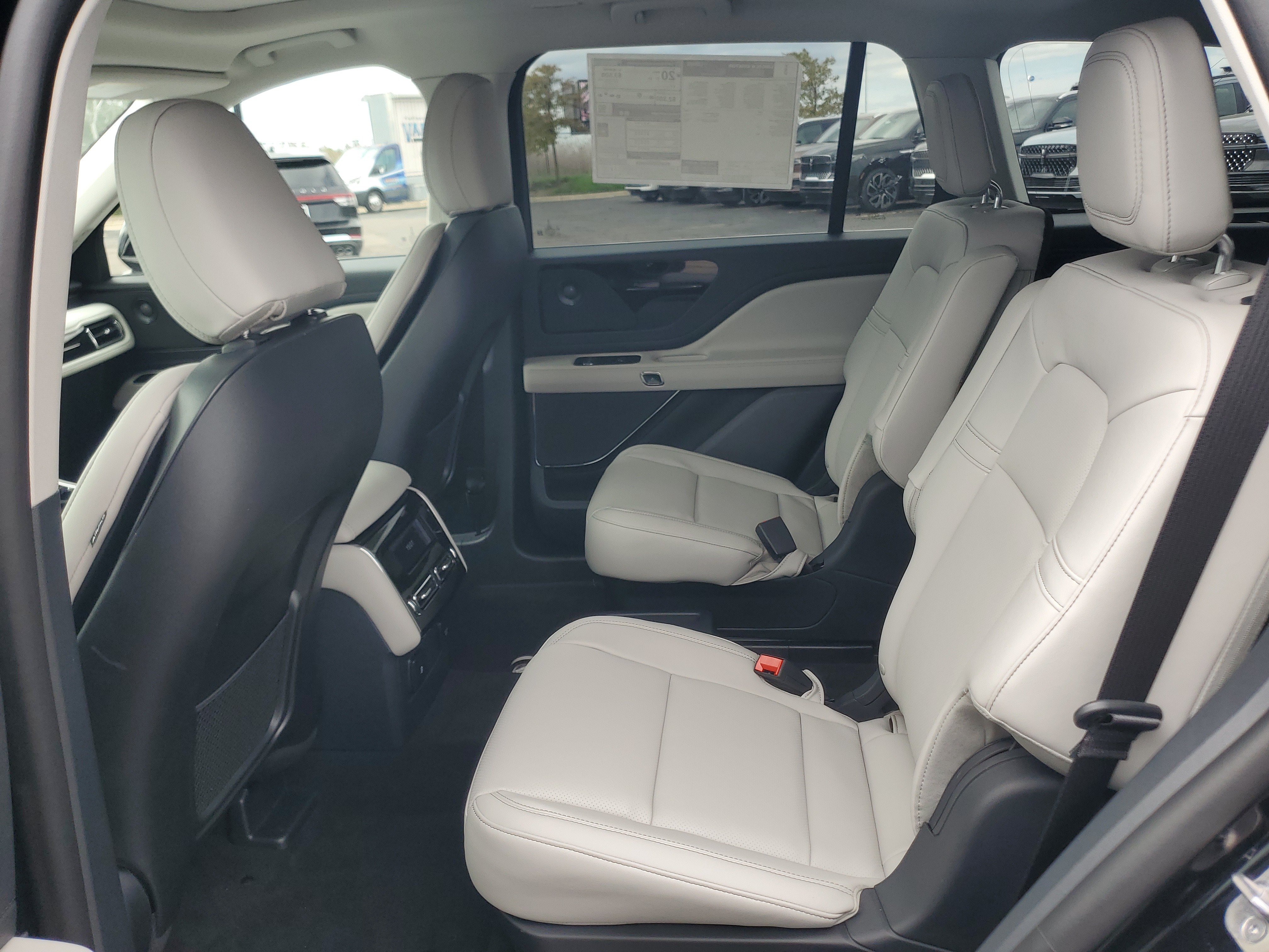 New 2027 Lincoln Aviator AWD image 23