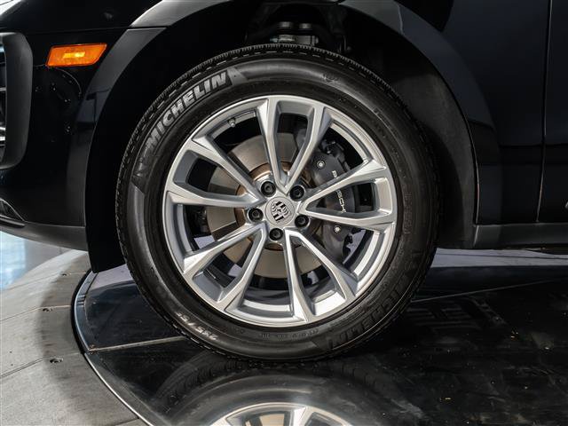 Certified 2026 Porsche Macan AWD/4WD image 14
