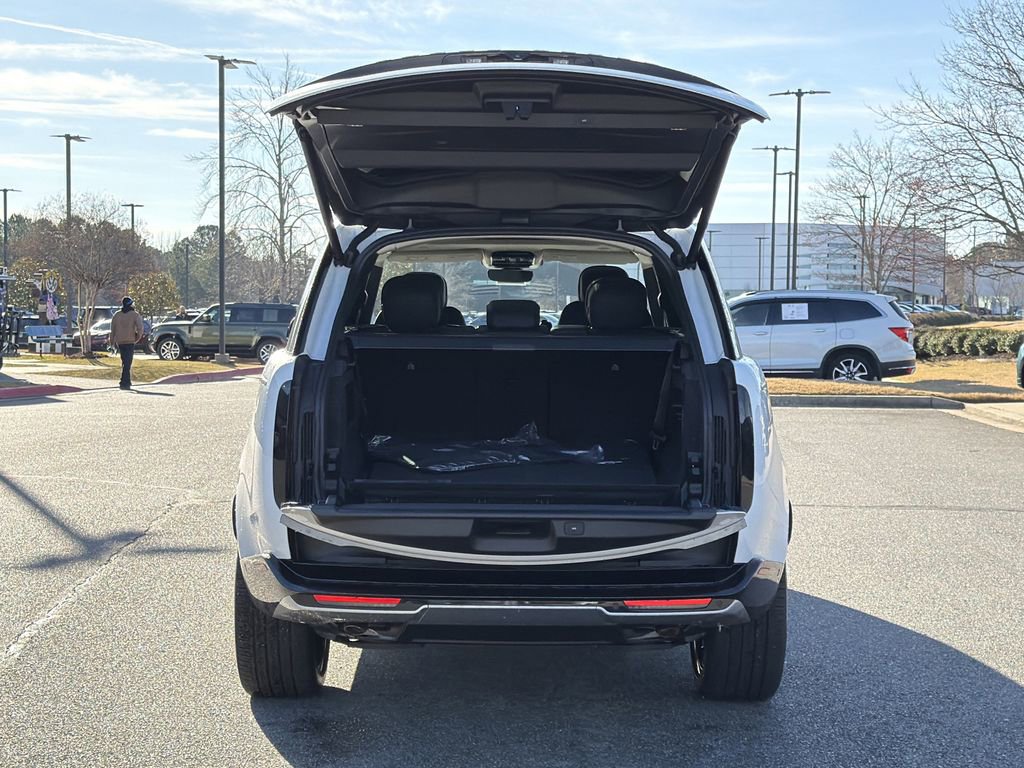 New 2026 Land Rover Range Rover Long Wheelbase SE image 12