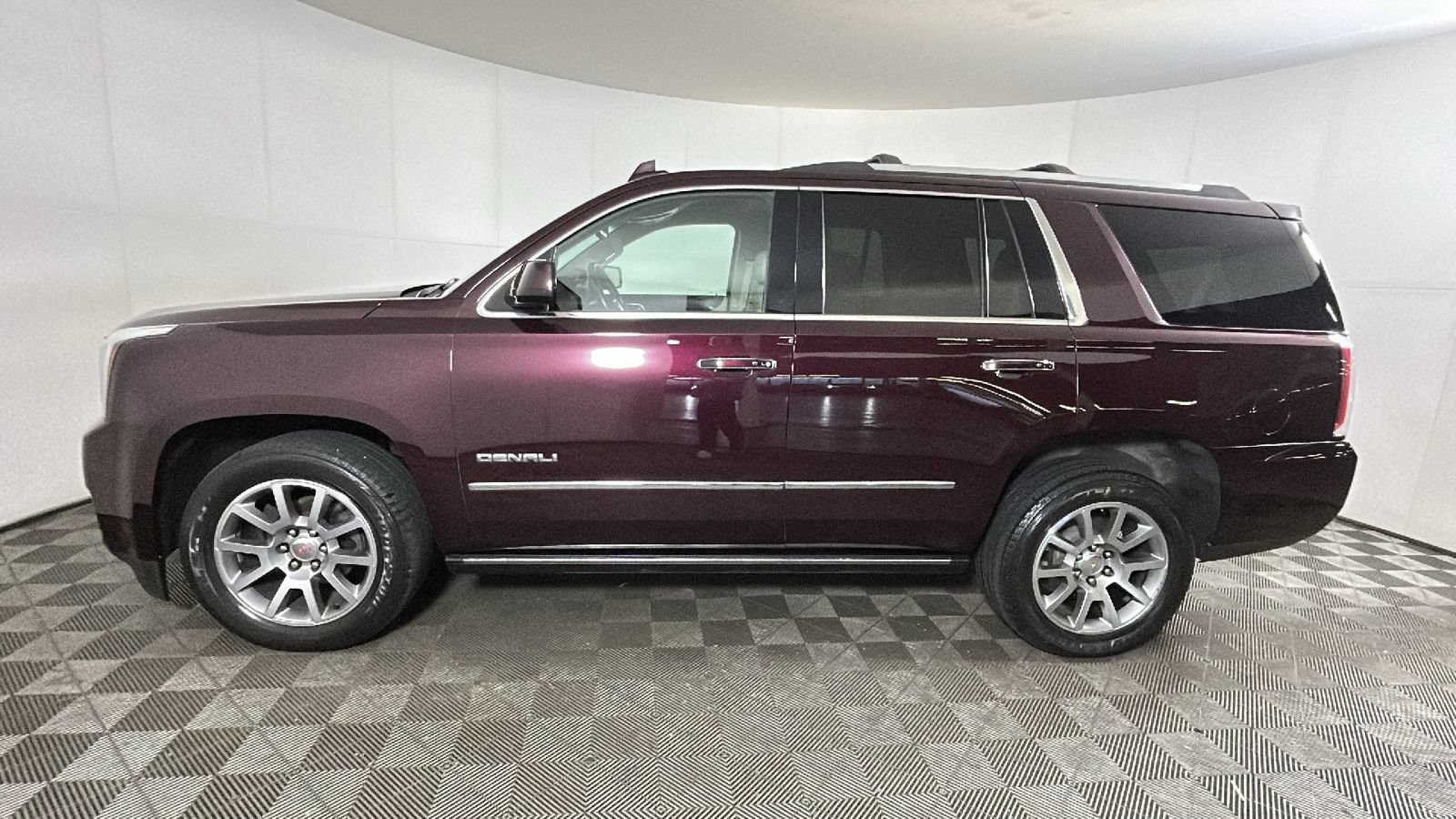 Used 2017 GMC Yukon Denali AWD/4WD image 7