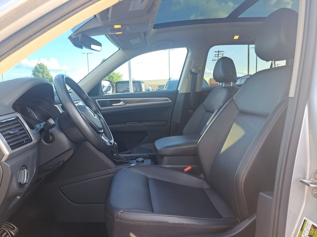 Used 2018 Volkswagen Atlas SEL w/ R-Line Package AWD/4WD image 11