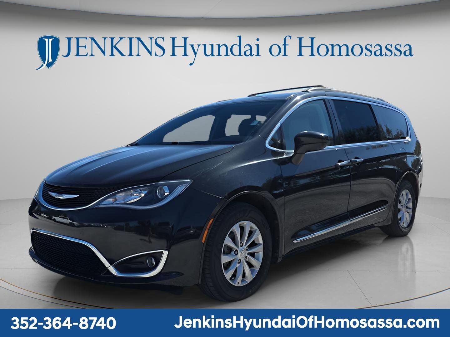 Used 2017 Chrysler Pacifica Touring-L image 5