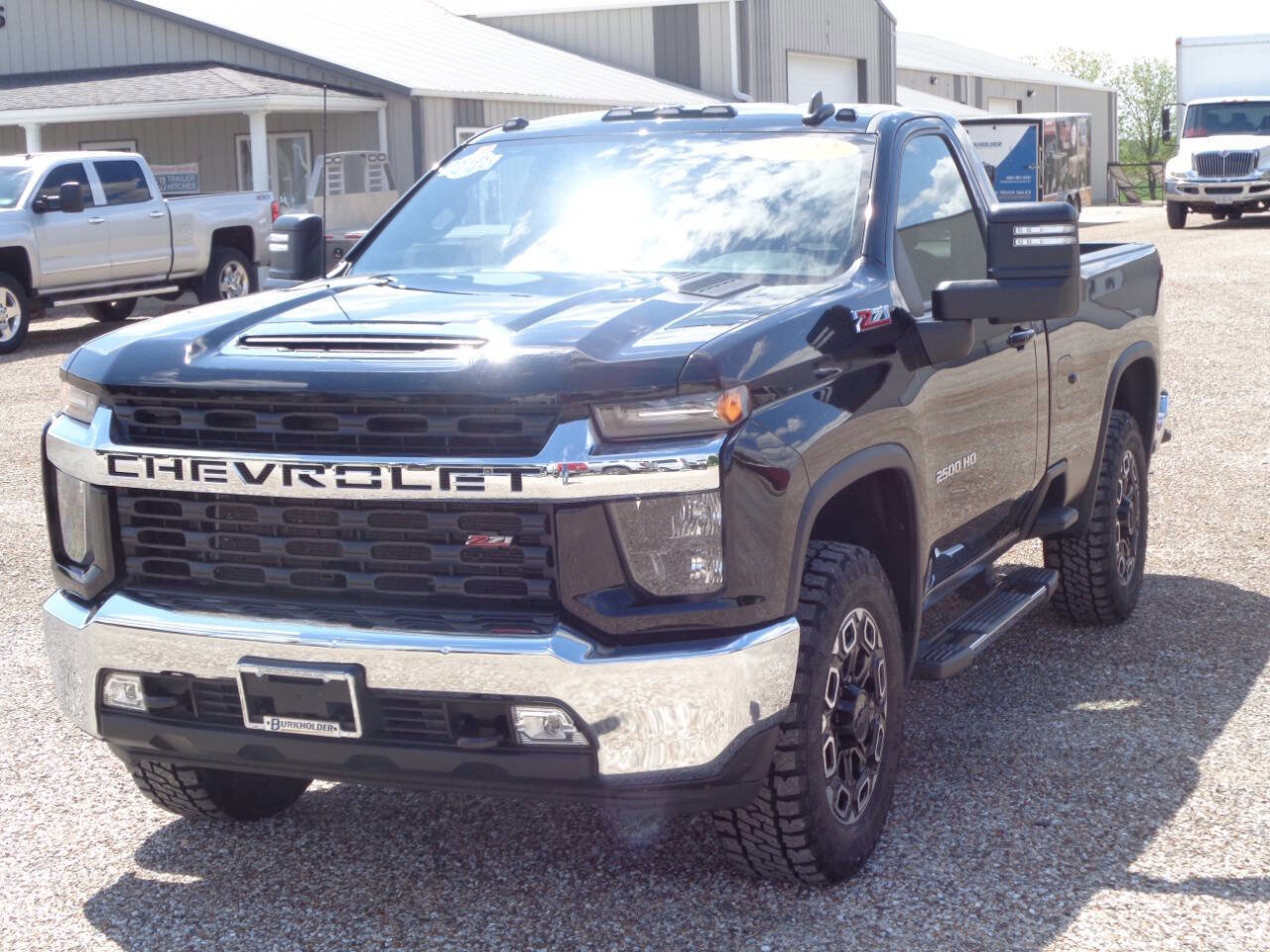 Used 2022 Chevrolet Silverado 2500 LT w/ Convenience Package AWD/4WD image 2