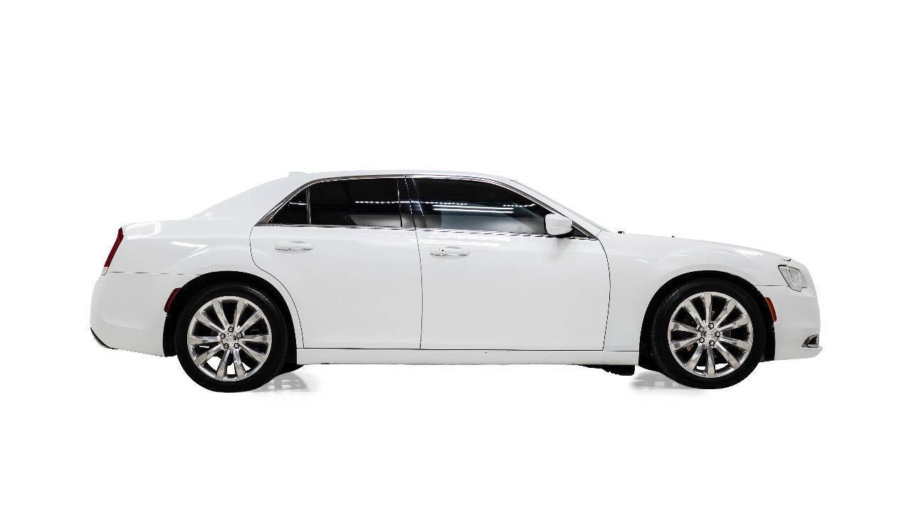 Used 2019 Chrysler 300 Touring L w/ Quick Order Package 22F RWD image 5