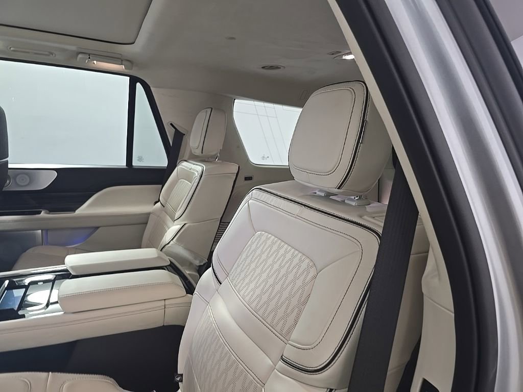 Used 2023 Lincoln Navigator Black Label image 12