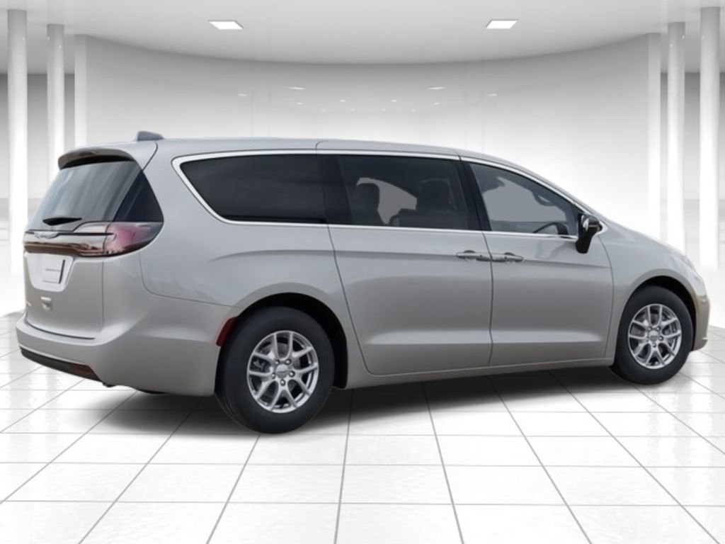 New 2026 Chrysler Pacifica Select w/ S Appearance Package image 4