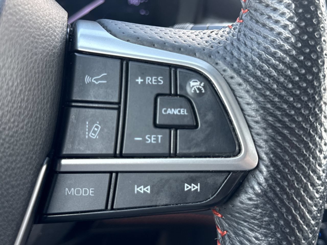 Used 2022 Toyota Sienna XSE FWD image 27